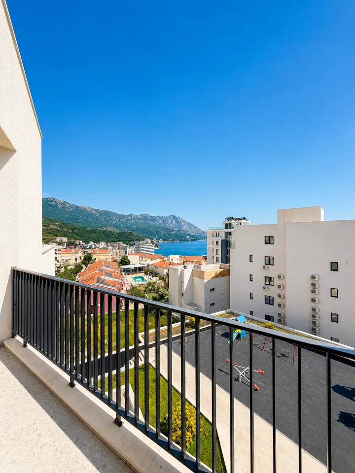 Partial sea view