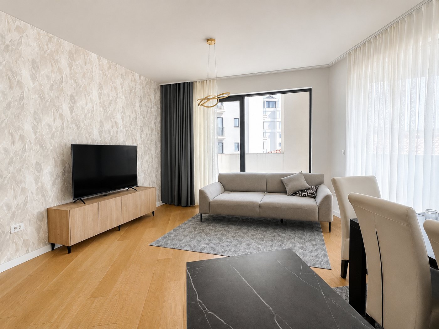 Suite 015